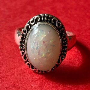 SIMULATED WHITE OPAL SILVER SIZE 7 VINTAGE STYLE